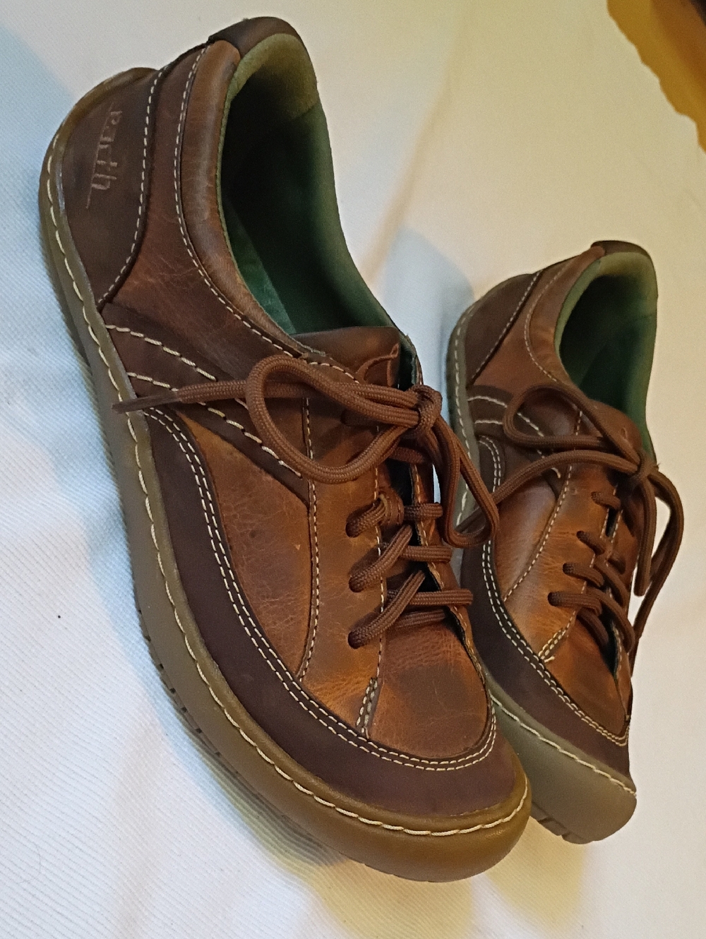 Earth Leather Two-toned Pace Sneakers